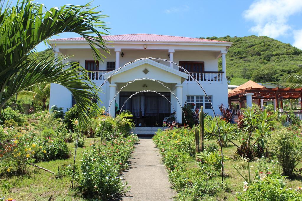 Fern Tree Bed And Breakfast Frigate Bay Exterior photo